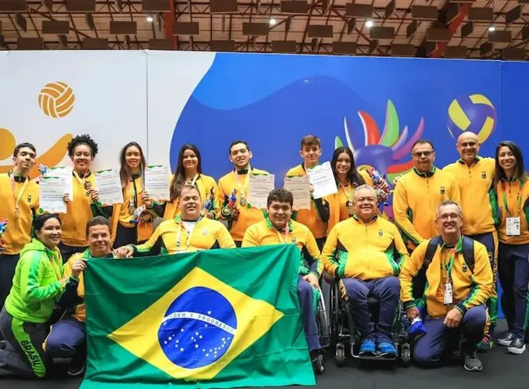 Nadadora paulista Alessandra Oliveira chamou a atenção ao conquistar o ouro nos 100m peito da classe SB4 (limitação físico-motora)