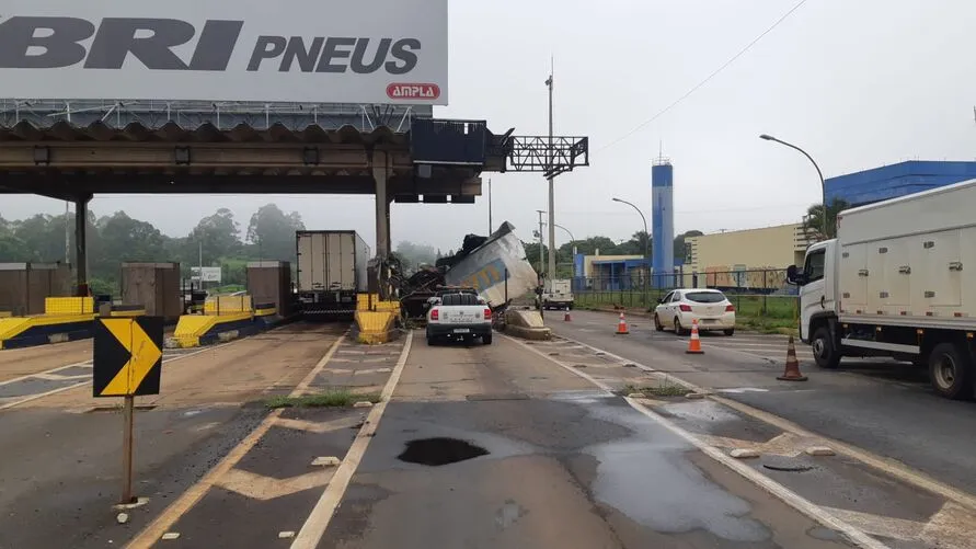 O caminhão seguia sentido Londrina.