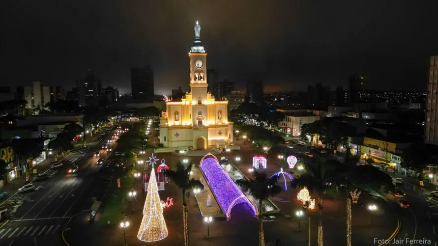 Praça Rui Barbosa recebeu decoração natalina