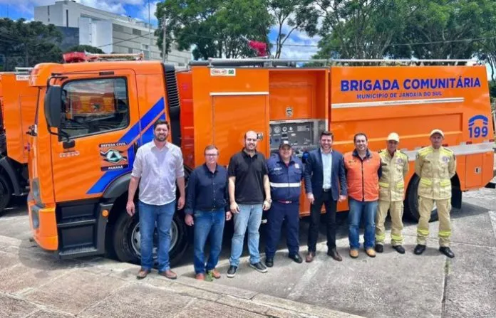 A entrega aconteceu nesta terça-feira (12)