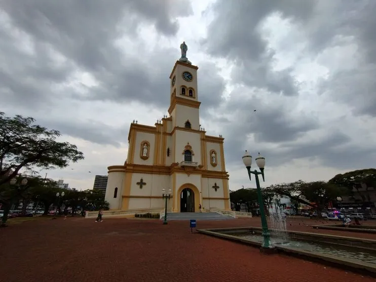 A mínima prevista para a terça-feira é de 19°C.