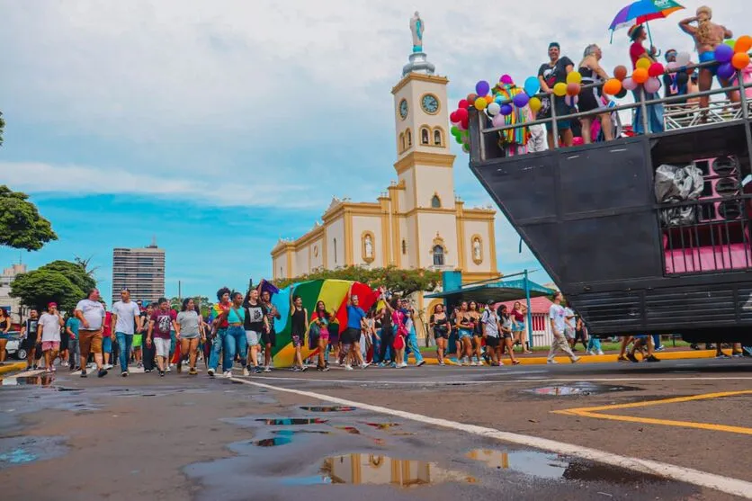 A parada teve início às 12h e percorreu diversas ruas da cidade