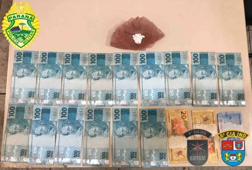 Além da cocaína foi encontrado com os suspeitos R$ 1.542,00 em dinheir