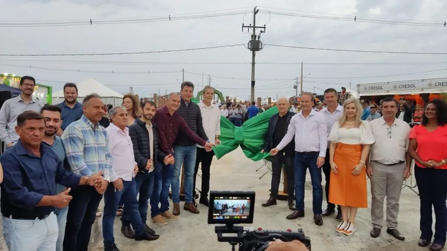 Autoridades na inauguração