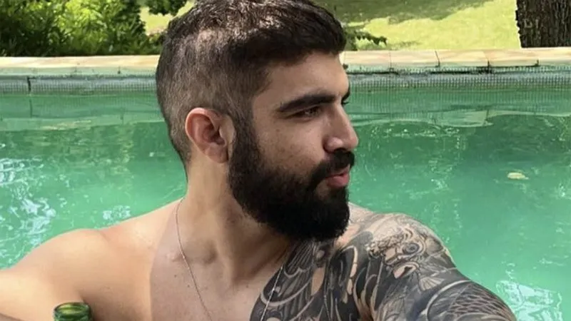 Caio Castro renova o visual e muda o estilo da barba