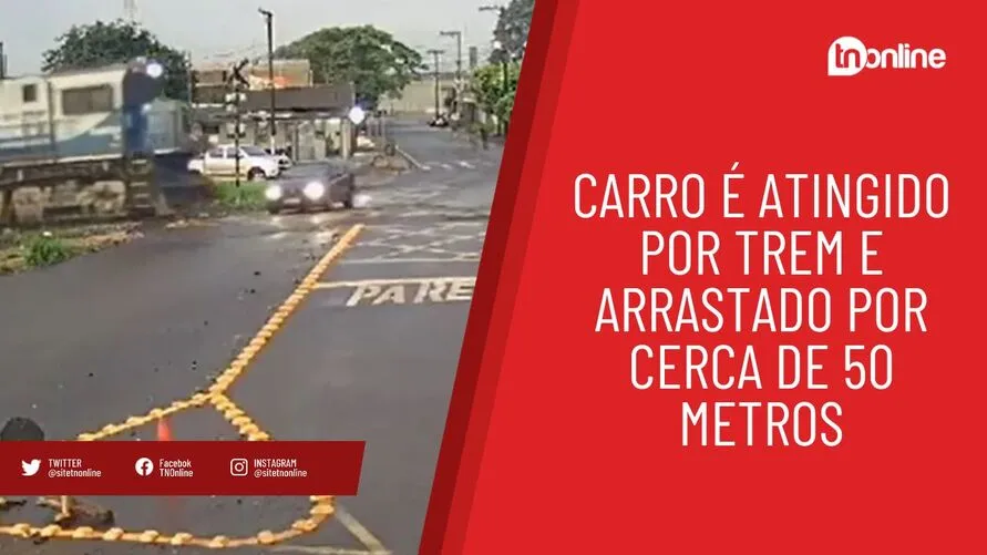 Carro é atingido por trem e arrastado por cerca de 50 metros