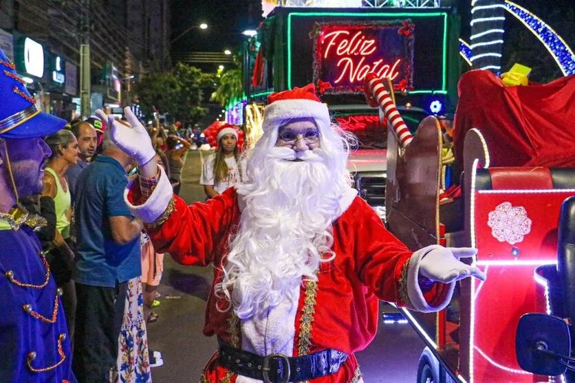 Começando na próxima quarta-feira, 13, a Avenida Arapongas se transforma na Casa do Natal.