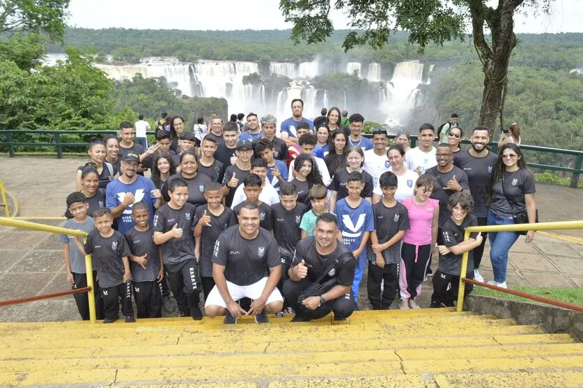 Equipe da associação de karatê de Apucarana