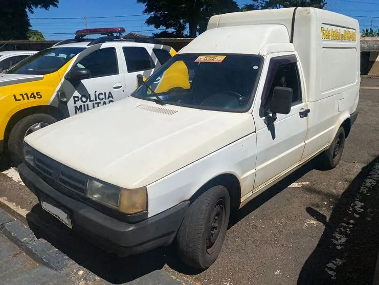 Fiat Fiorino é utilizada para distribuição de cestas básicas a pessoas carentes de Arapongas