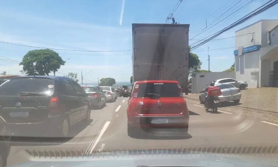 Filas são registradas na Avenida Brasil