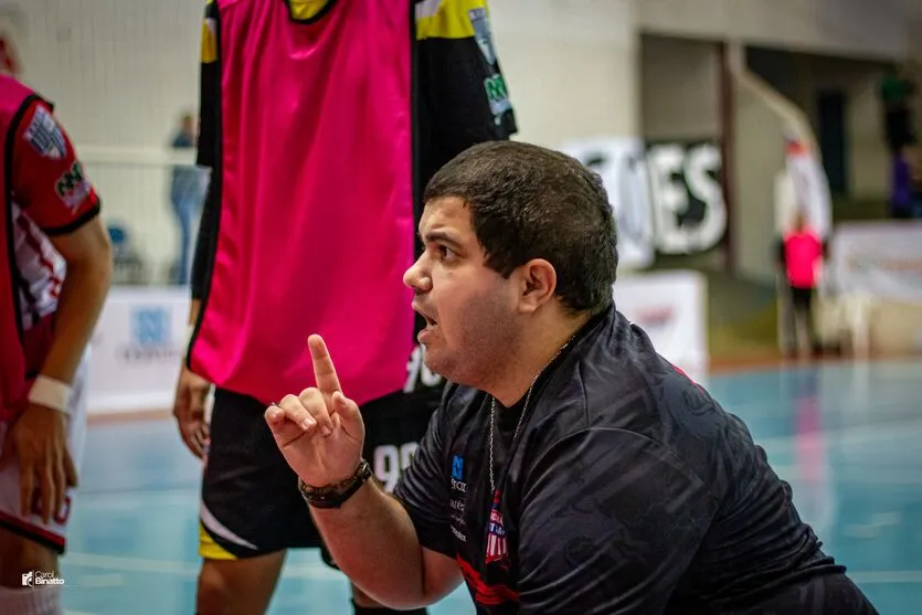 Luiz Henrique, técnico do Apucarana, não comanda mais a equipe