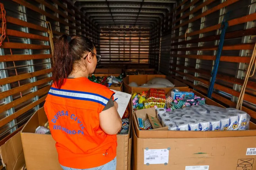 Mais de 64 mil itens de higiene, limpeza, cuidados pessoais e alimentos foram arrecadados