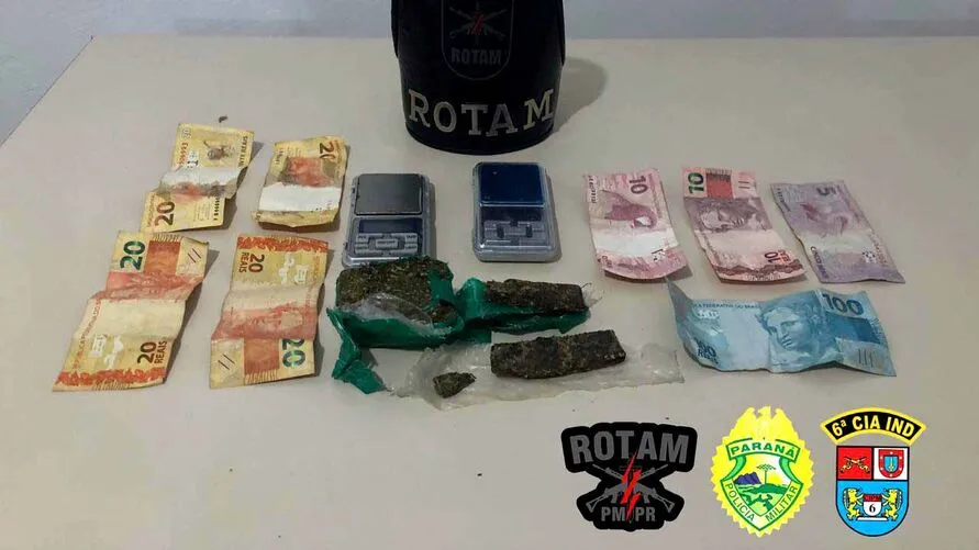 Na casa, foram localizados mais 116 gramas de maconha, além de duas balanças de precisão