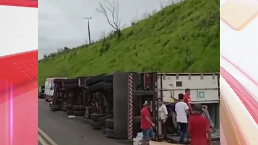 O tombamento aconteceu na manhã desta segunda-feira (27)