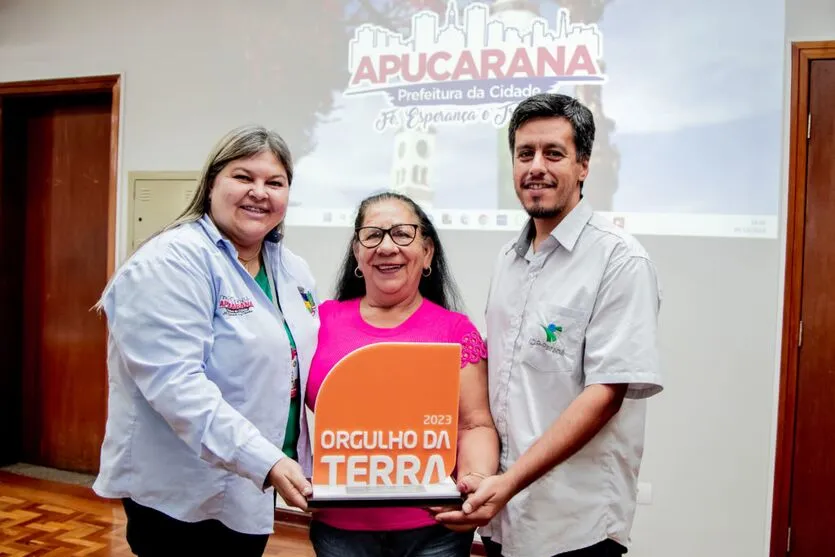 Odete com o prêmio Orgulho da Terra