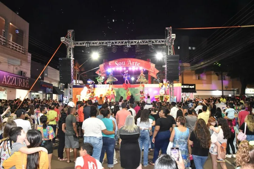 Palco foi montado na Praça  do Café