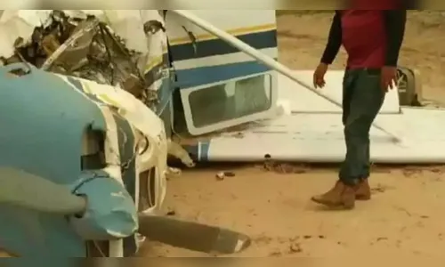 Avião com moradores do Paraná fica destruído em pouso forçado no MS