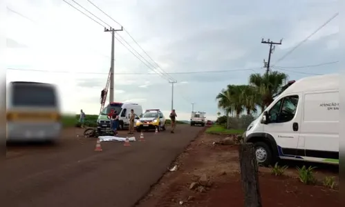 Idoso morre em colisão entre moto e ônibus escolar na PR-180