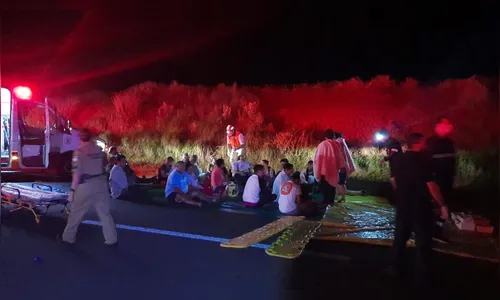 Arapongas: 16 pessoas são hospitalizadas após acidente com ônibus