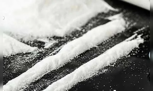 Grávida apanha de mulher após se recusar a cheirar cocaína