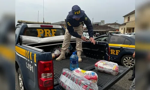 PRF entrega mais de 700 kg de alimentos para vítimas das chuvas no PR