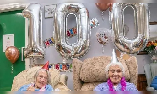 Gêmeas idênticas comemoram aniversário de 100 anos juntas