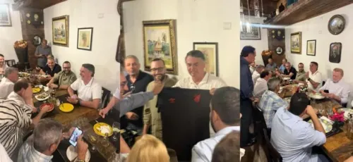 Bolsonaro almoçou com apoiadores em Curitiba