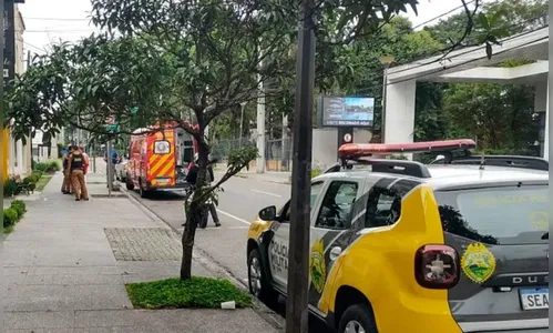 Jovem é agredido com garrafadas após defender amigo em briga