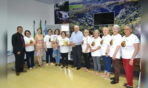 Câmara de Vereadores de Faxinal faz sessão de homenagens