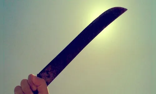 Casal é preso após agredir idoso com foice em Mauá da Serra