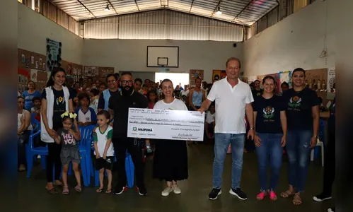 Apae de Ivaiporã recebe cheque de mais de R$ 500 mil da Prefeitura