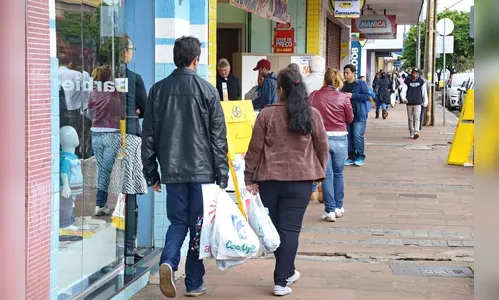 Lojas de Arapongas adotam horário especial dia 8 e não abrem dia 24