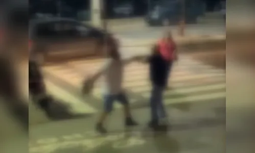 Motociclista agride pedestre e deixa vítima em estado gravíssimo; veja