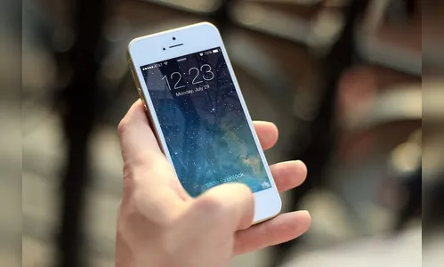 Mulher tem R$ 3 mil e iPhone roubados para quitar de divida do ex