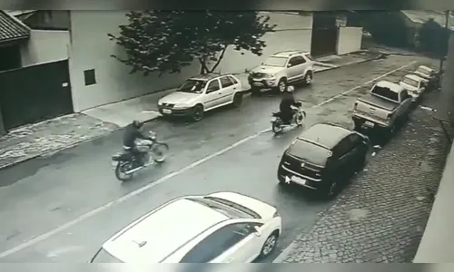 Câmeras flagram furto de moto em Apucarana; polícia procura autores