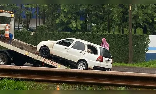 Motorista perde controle e carro capota entre Apucarana e Califórnia