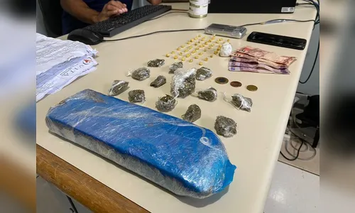 PM apreende grande quantidade de droga, mas traficante foge; vídeo