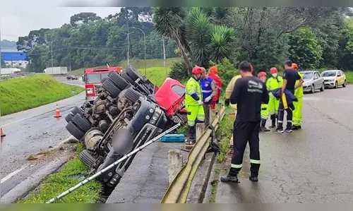 Motorista morre após tombamento de caminhão na BR-376