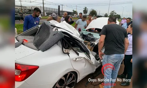 Homem morre esmagado após carro cair em cima de veículo que ele estava