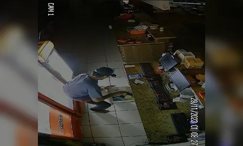 Vídeo mostra momento que lanchonete é furtada em Apucarana