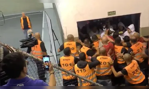 Organizada do Santos tenta invadir local de eleições do clube