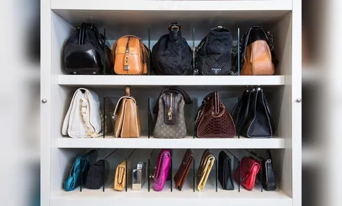 Homem vai ao banheiro e furta bolsas de funcionárias de laboratório