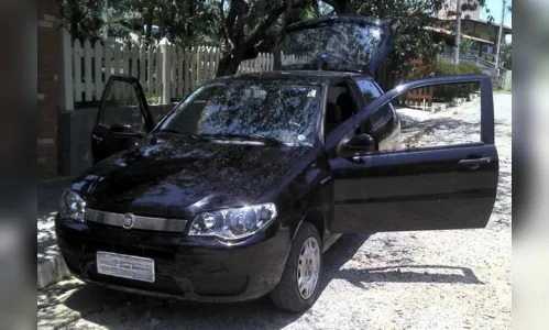 Homem é encontrado esfaqueado dentro de carro em estrada de Rio Bom