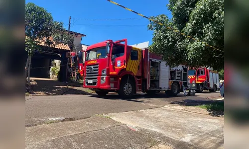 Incêndio em teto de sobrado mobiliza bombeiros em Apucarana