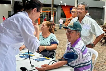 Novembro Azul: Saúde do Paraná promove ações no calçadão de Londrina