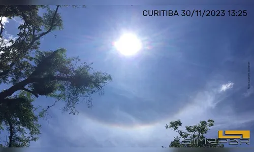 Pintura no céu? Fenômeno óptico deixa nuvem colorida em Curitiba