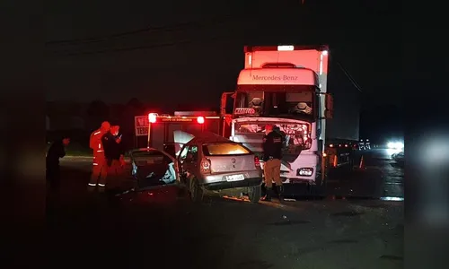 Acidente entre carro e caminhão deixa uma pessoa morta no Paraná