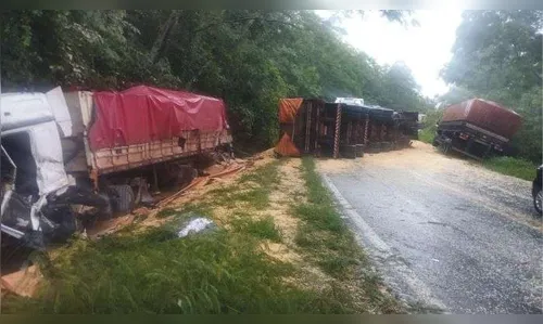 Caminhoneiro morre após colidir com caminhão tombado no Paraná
