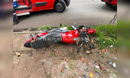 Jovem fica em estado grave após colisão; veja flagrante do acidente