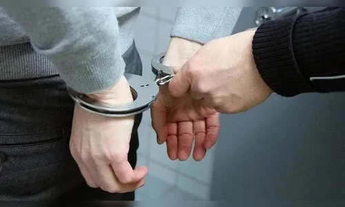 Homem aplica golpe do 'bilhete premiado' e é preso em Arapongas